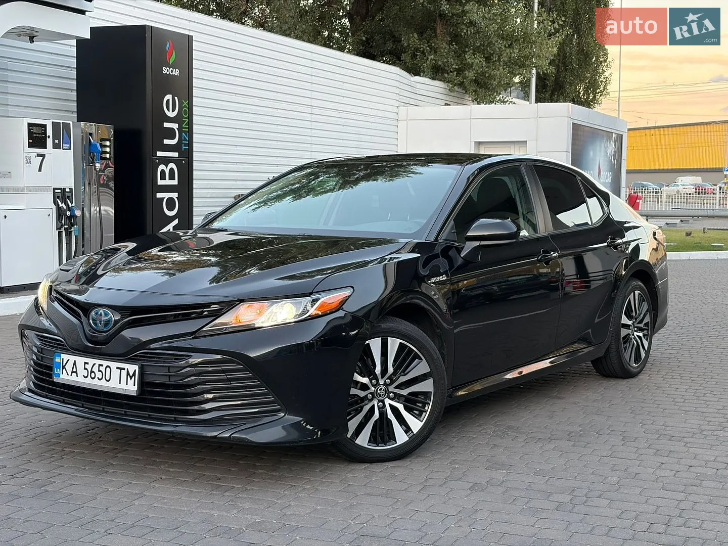 2019 Toyota Camry - мініатюра 2