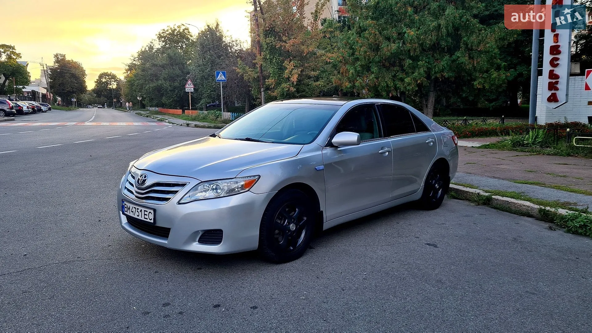 2010 Toyota Camry - фото 1
