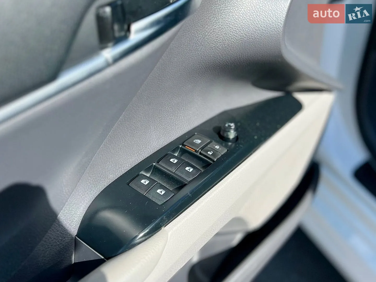 2018 Toyota Camry - мініатюра 19