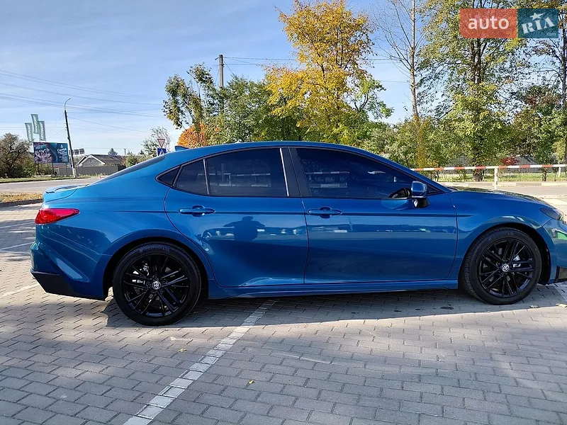 Toyota Camry 2025