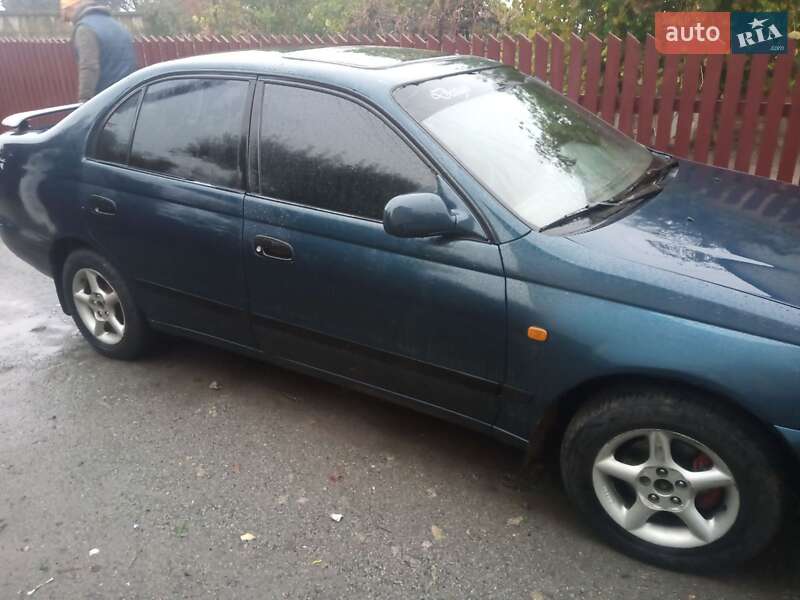 Седан Toyota Carina E 1993 в Остроге