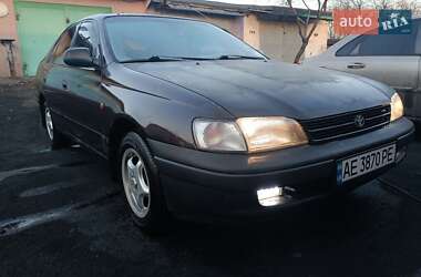 Седан Toyota Carina E 1993 в Першотравенске