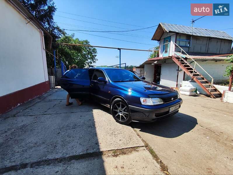 Лифтбек Toyota Carina E 1993 в 