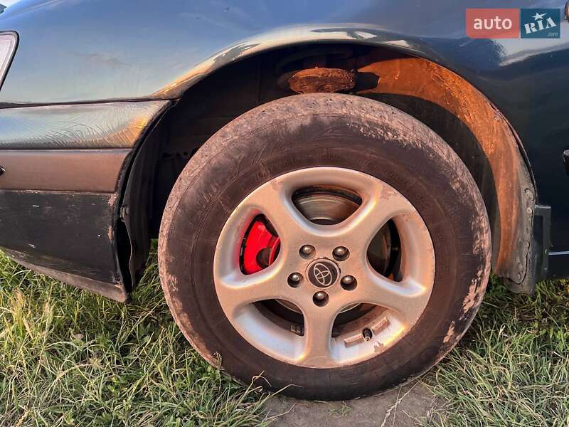 Седан Toyota Carina E 1993 в Балте