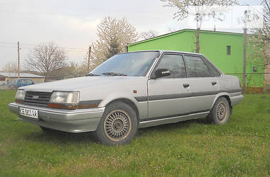 Седан Toyota Carina 1987 в Новоднестровске