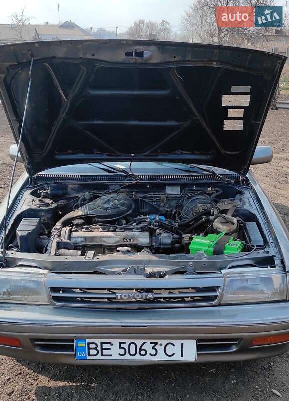 Седан Toyota Carina 1989 в Врадиевке