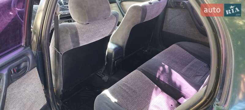 Седан Toyota Carina 1993 в Добровеличківці