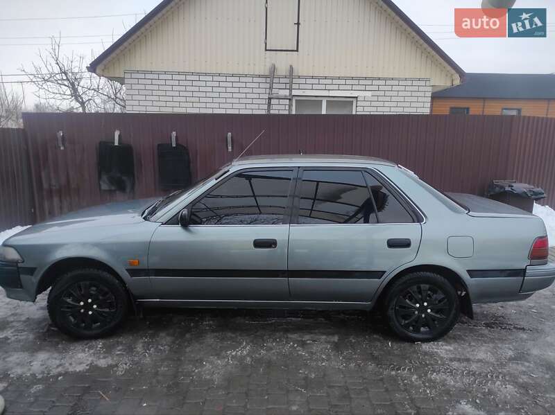 Седан Toyota Carina 1988 в Первомайске