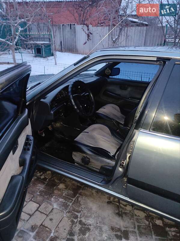 Седан Toyota Carina 1988 в Первомайске