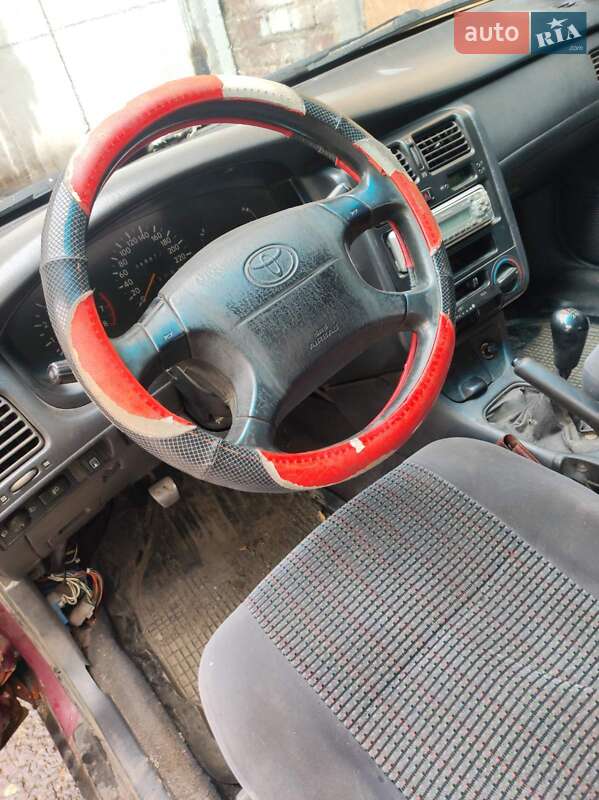 Седан Toyota Carina 1995 в Харькове