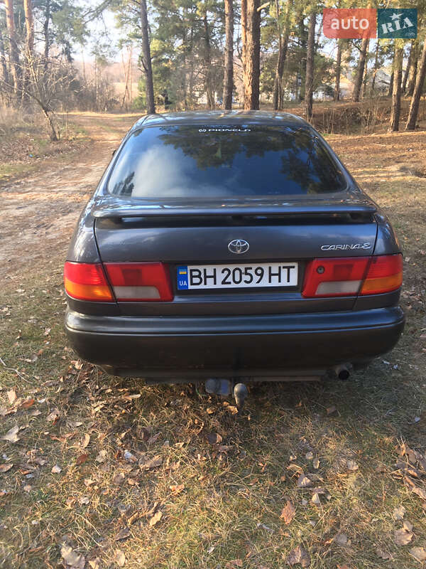 Седан Toyota Carina 1994 в Саврани