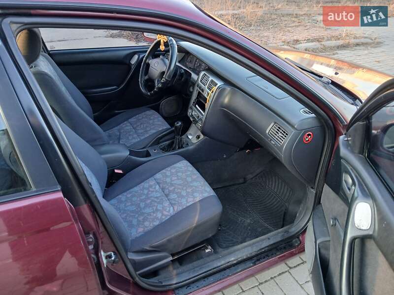 Седан Toyota Carina 1997 в Калиновке