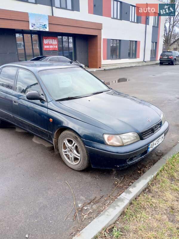 Седан Toyota Carina 1997 в Липовце