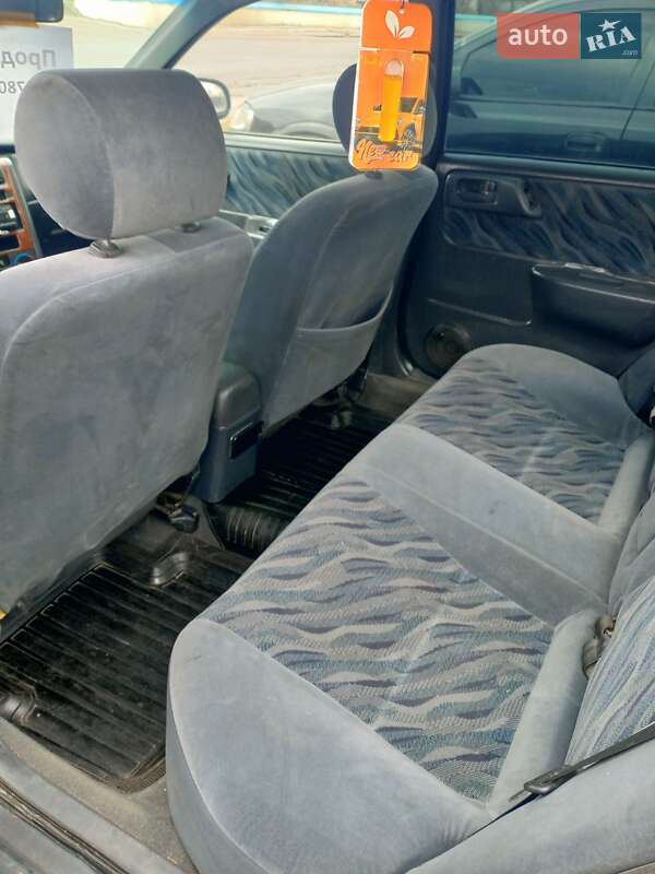 Седан Toyota Carina 1997 в Липовце