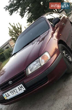Седан Toyota Carina 1995 в Первомайську