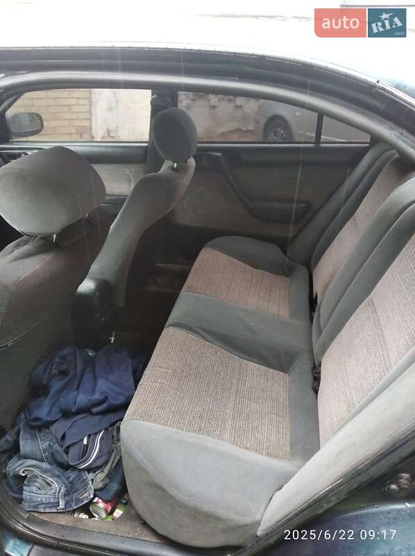 Седан Toyota Carina 1995 в Боярке