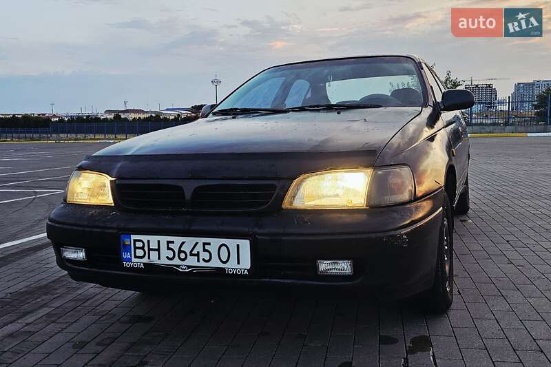 Седан Toyota Carina 1992 в Авангарде