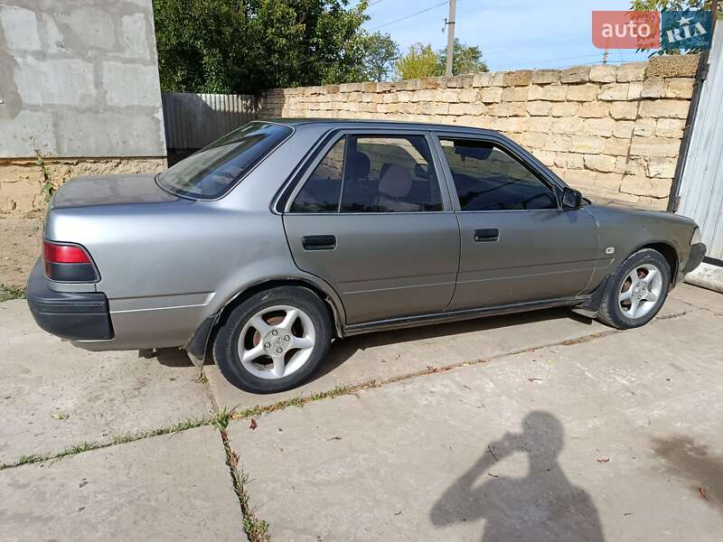 Седан Toyota Carina 1988 в Одесі