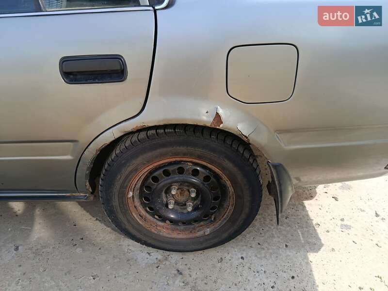 Седан Toyota Carina 1988 в Одесі