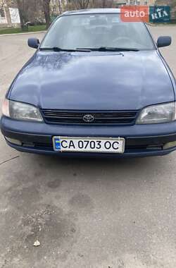 Седан Toyota Carina 1993 в Умані