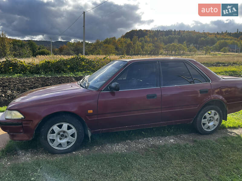 Седан Toyota Carina 1991 в Бориславе