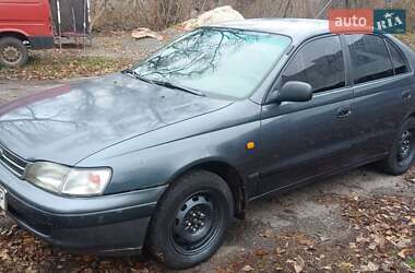 Седан Toyota Carina 1994 в Карловке