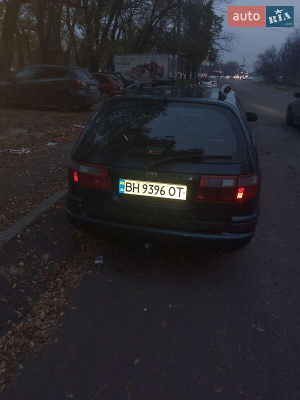 Седан Toyota Carina 1994 в Одессе