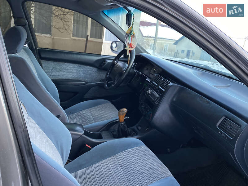 Седан Toyota Carina 1994 в Збараже