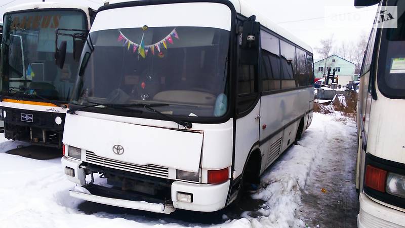 Пригородный автобус Toyota Coaster 1999 в Киеве