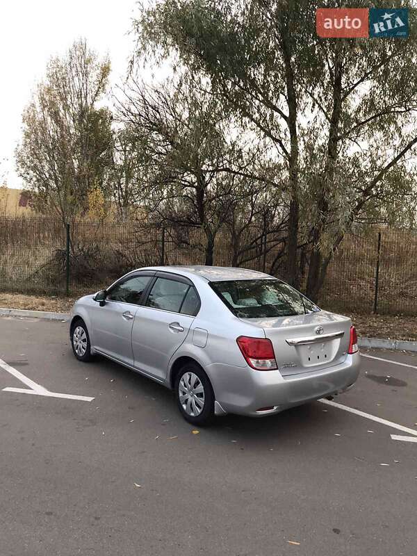 Седан Toyota Corolla Axio 2013 в Тячеві
