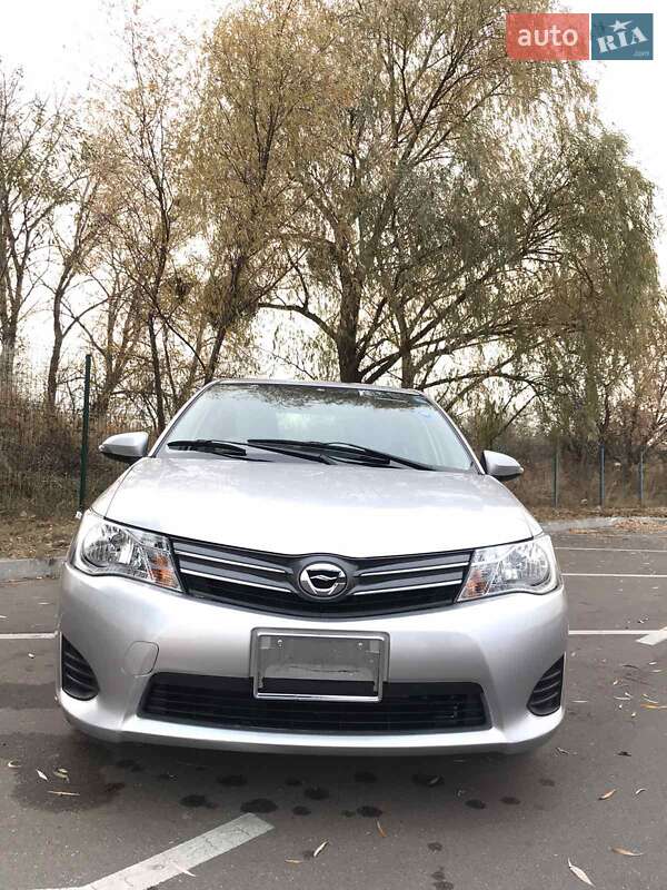 Седан Toyota Corolla Axio 2013 в Тячеві