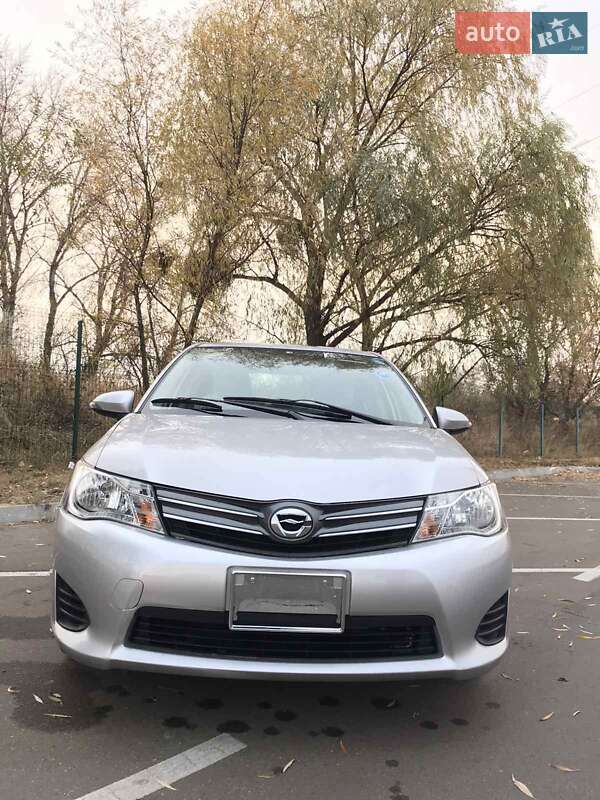 Седан Toyota Corolla Axio 2013 в Тячеві
