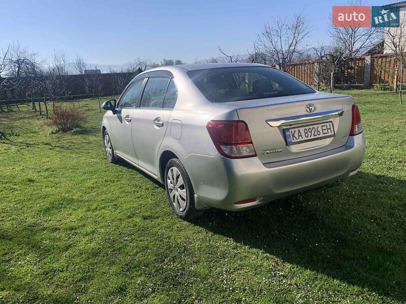 Седан Toyota Corolla Axio 2013 в Тячеві