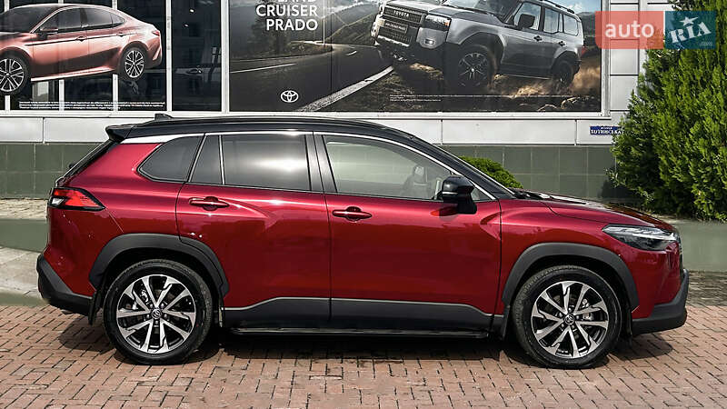 Позашляховик / Кросовер Toyota Corolla Cross 2024 в Чернівцях