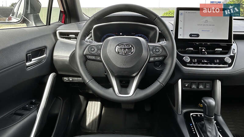 Позашляховик / Кросовер Toyota Corolla Cross 2024 в Чернівцях