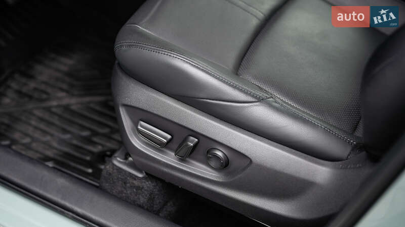 Позашляховик / Кросовер Toyota Corolla Cross 2024 в Львові