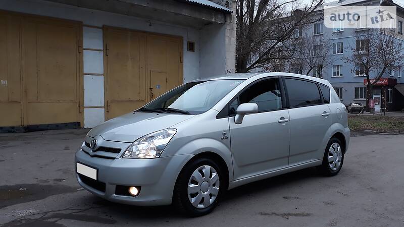 Минивэн Toyota Corolla Verso 2006 в Лутугине