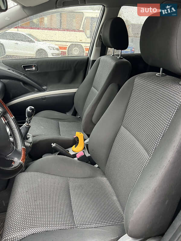 Мінівен Toyota Corolla Verso 2005 в Гнівані