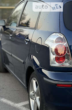 Минивэн Toyota Corolla Verso 2006 в 