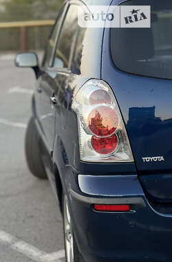 Минивэн Toyota Corolla Verso 2006 в 