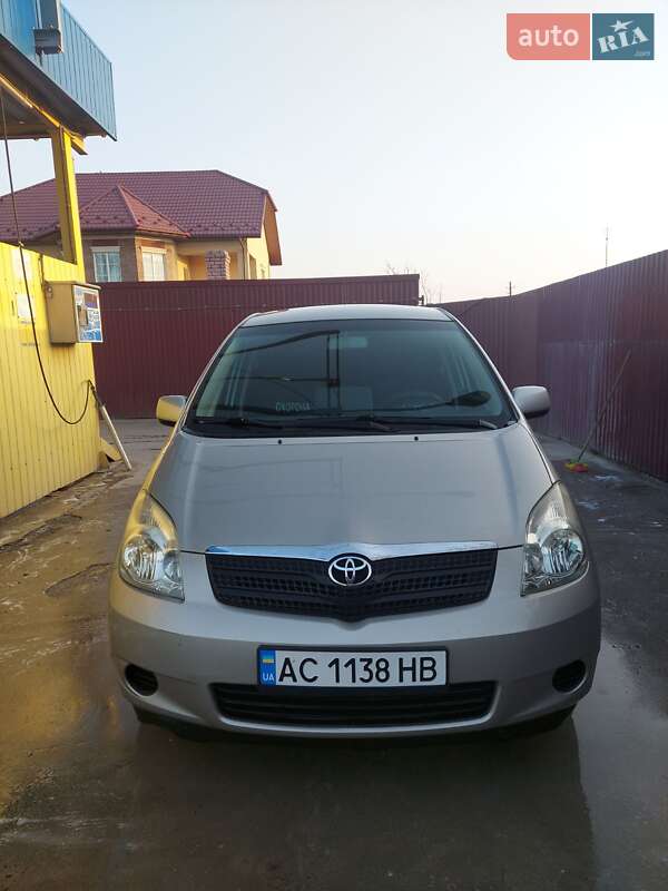 Toyota Corolla Verso 2003