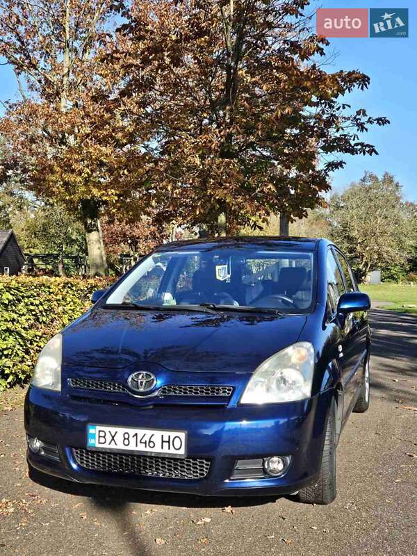 Toyota Corolla Verso 2004