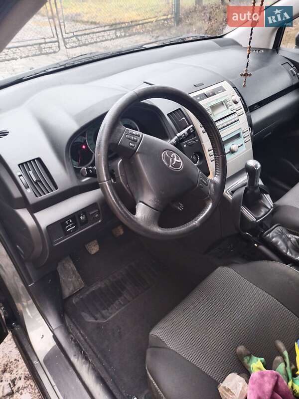 Мінівен Toyota Corolla Verso 2004 в Івано-Франківську