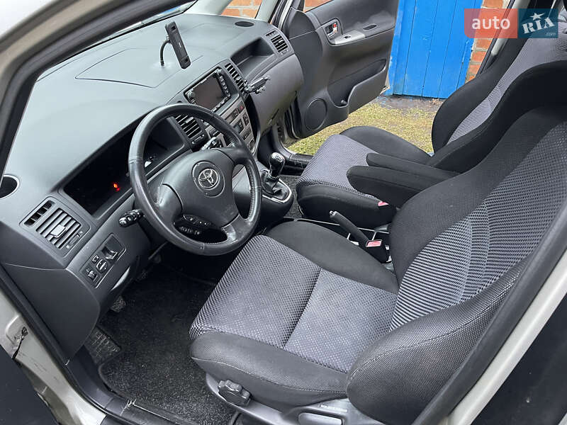 Минивэн Toyota Corolla Verso 2002 в Лубнах