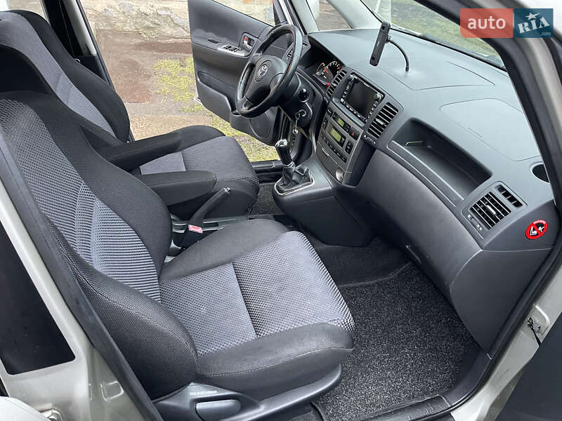 Минивэн Toyota Corolla Verso 2002 в Лубнах