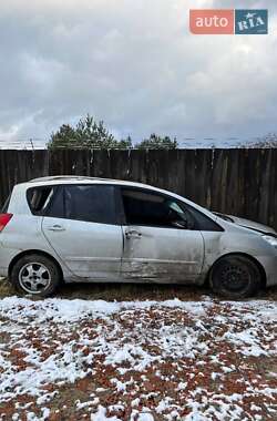 Минивэн Toyota Corolla Verso 2003 в 