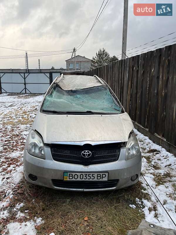 Минивэн Toyota Corolla Verso 2003 в 