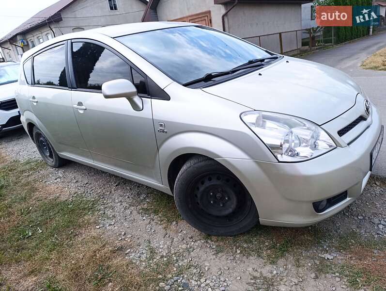 Toyota Corolla Verso 2004