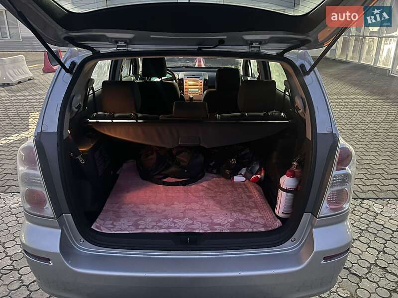 Минивэн Toyota Corolla Verso 2008 в Черновцах