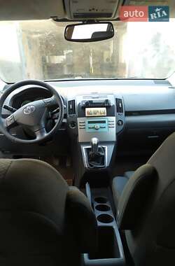 Минивэн Toyota Corolla Verso 2005 в 